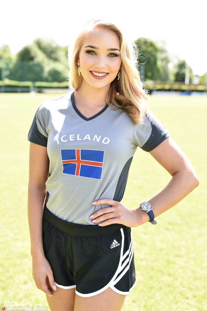 FOOTBALL-042