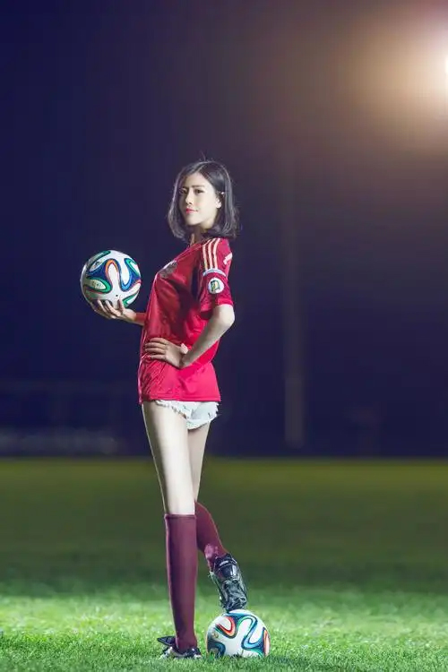 FOOTBALL-053